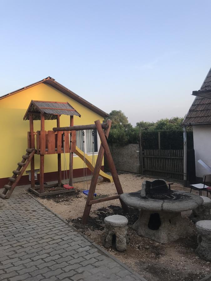 Edit Vendeghaz Tiszaujvaros Bagian luar foto